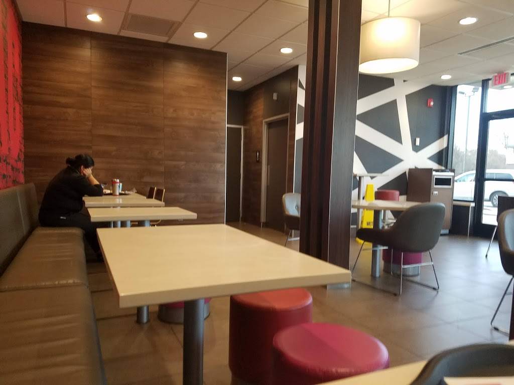 McDonalds | cafe | 2 Lake Ave, Danbury, CT 06810, USA | 2037780102 OR +1 203-778-0102