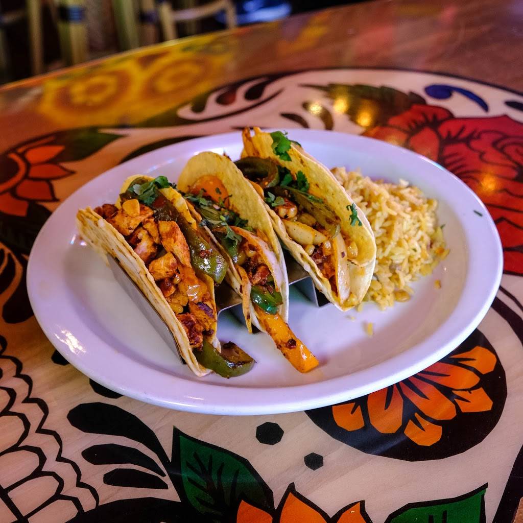 Carlos & Pepes | restaurant | 170 Promenade Du Centropolis, Laval, QC H7T 2Z6, Canada | 4509349911 OR +1 450-934-9911