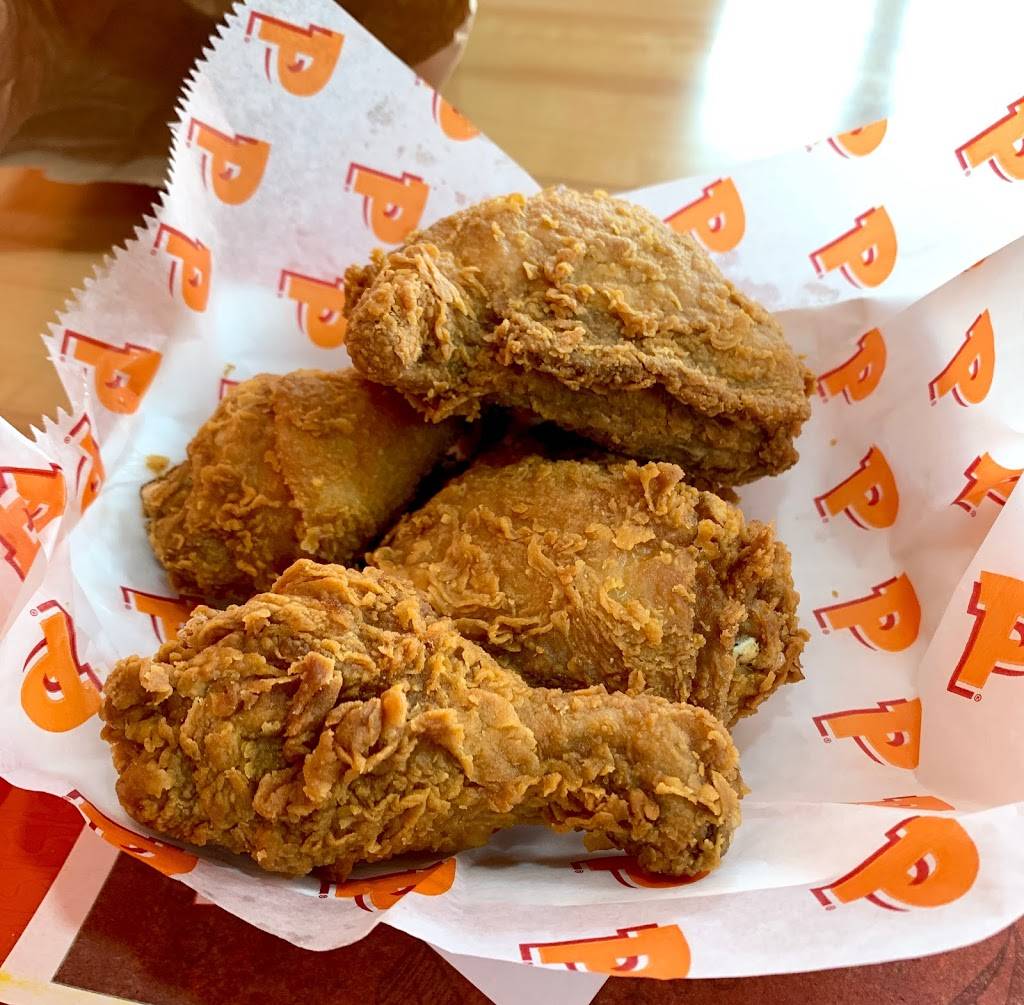 Popeyes | restaurant | 3493 Kingston Rd, Scarborough, ON M1M 1R4, Canada | 4162673875 OR +1 416-267-3875