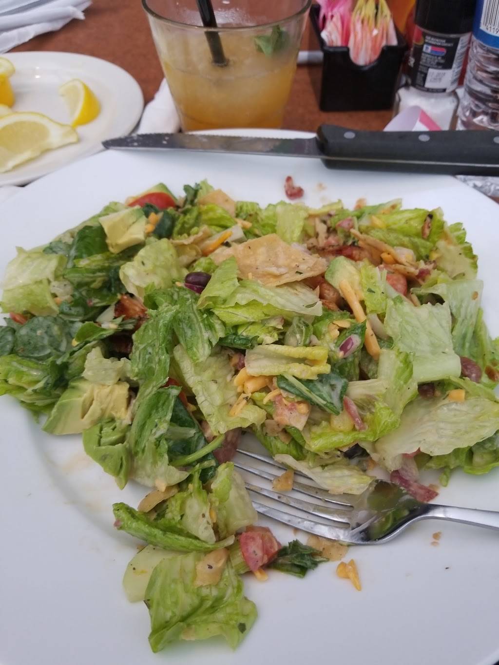 TGI Fridays | restaurant | 4000 City Ave, Philadelphia, PA 19131, USA | 2158787070 OR +1 215-878-7070