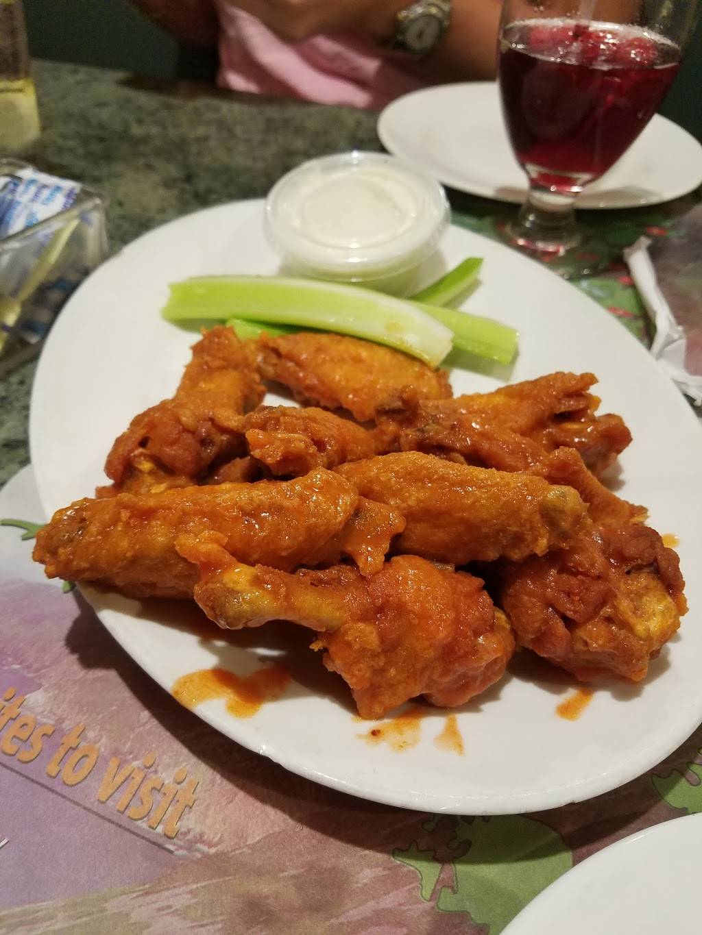 Howards Cafe | restaurant | 2254, 404 S Service Rd, Patchogue, NY 11772, USA | 6317586161 OR +1 631-758-6161