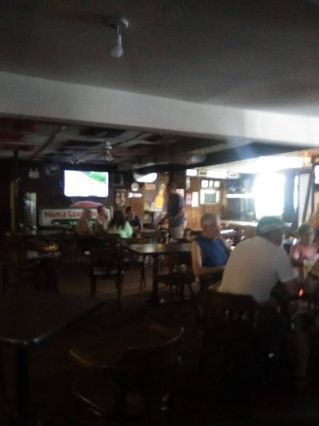 Maple Leaf Tavern | restaurant | 5831 Ferry St, Niagara Falls, ON L2G 1S8, Canada | 9053586764 OR +1 905-358-6764