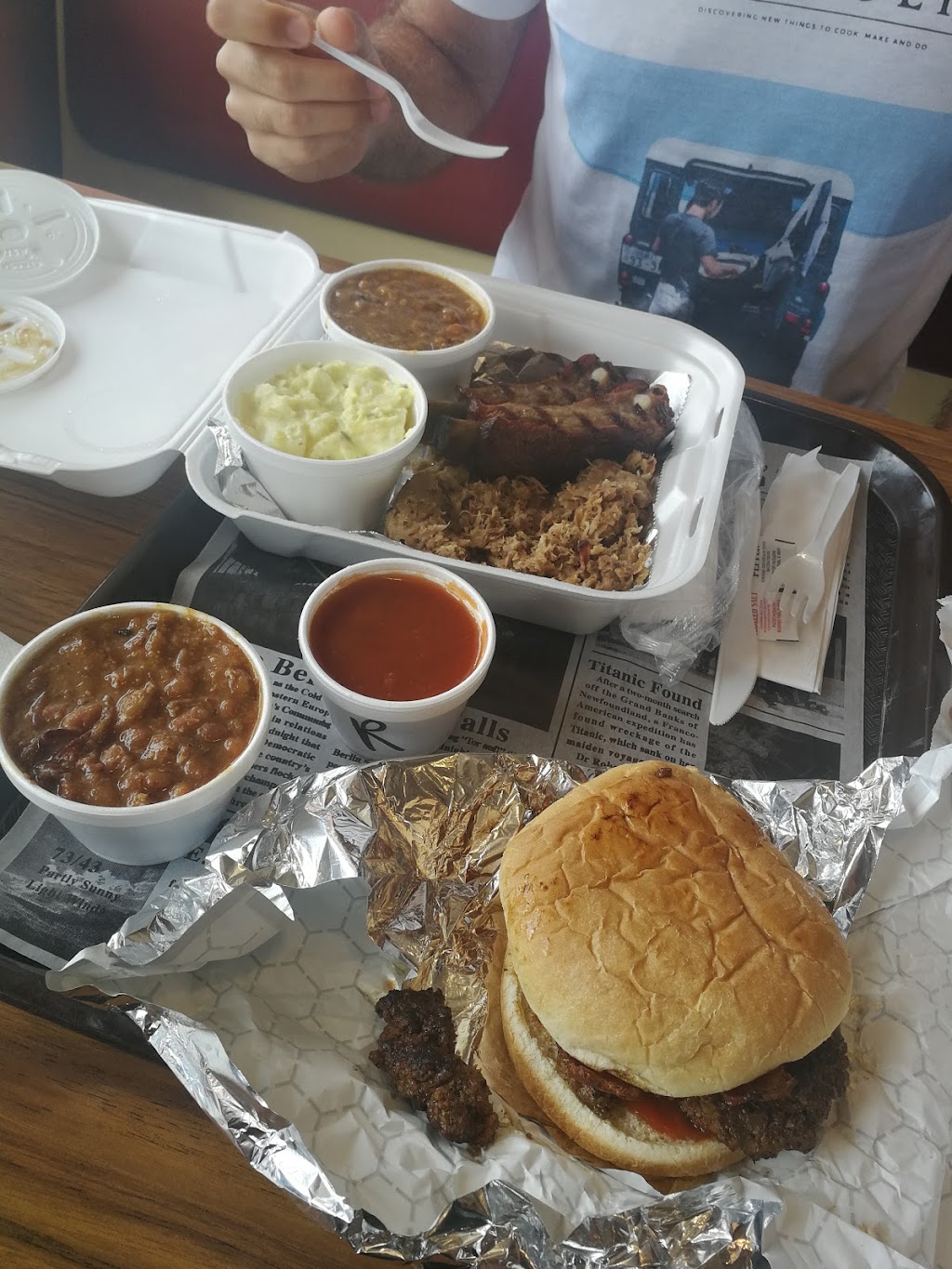 J & W Smokehouse | restaurant | 419 S Davis Ave, Cleveland, MS 38732, USA | 6625798355 OR +1 662-579-8355