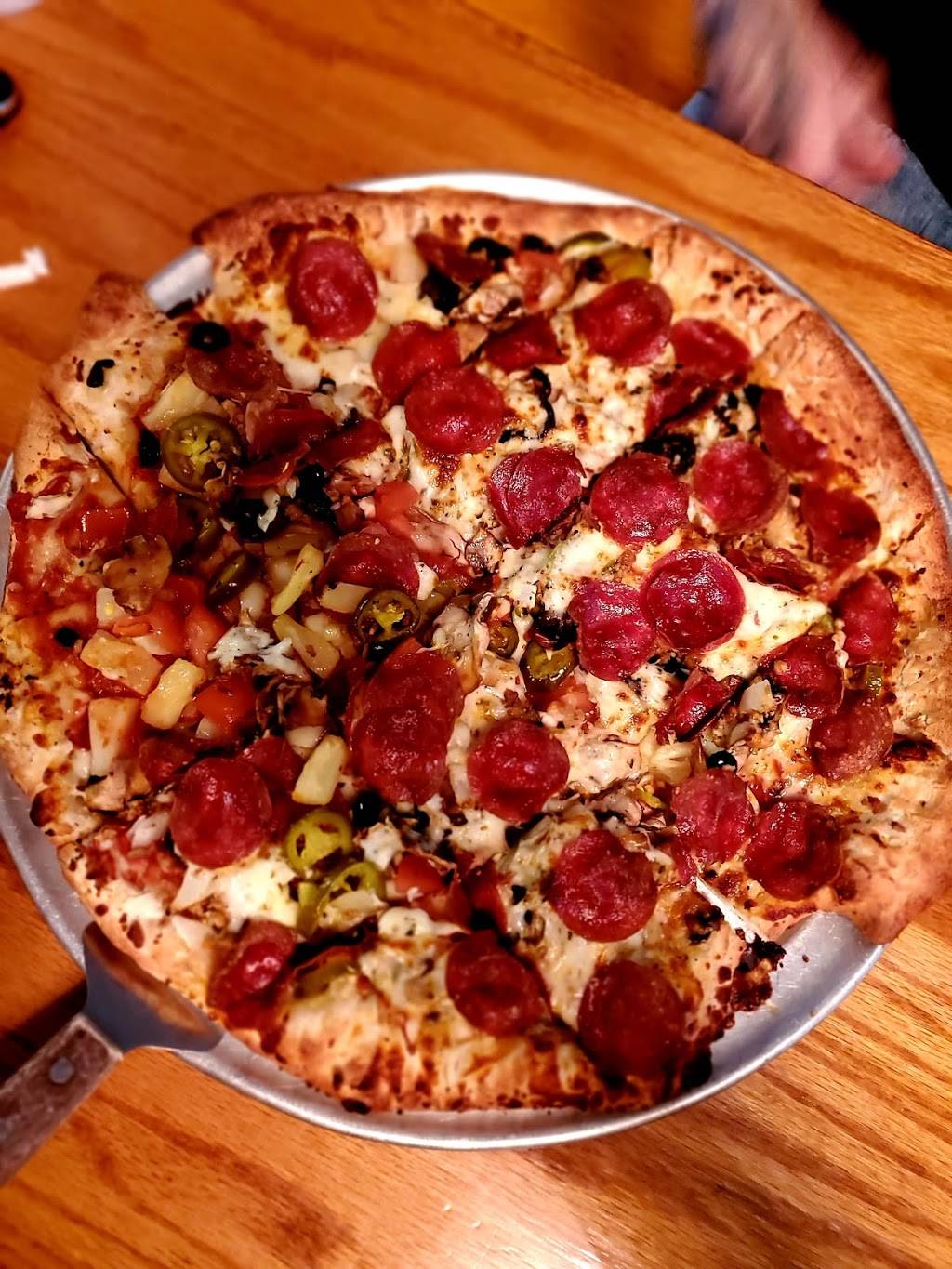 Charlestown Pizza Company | restaurant | 850 Main St, Charlestown, IN 47111, USA | 8122562699 OR +1 812-256-2699