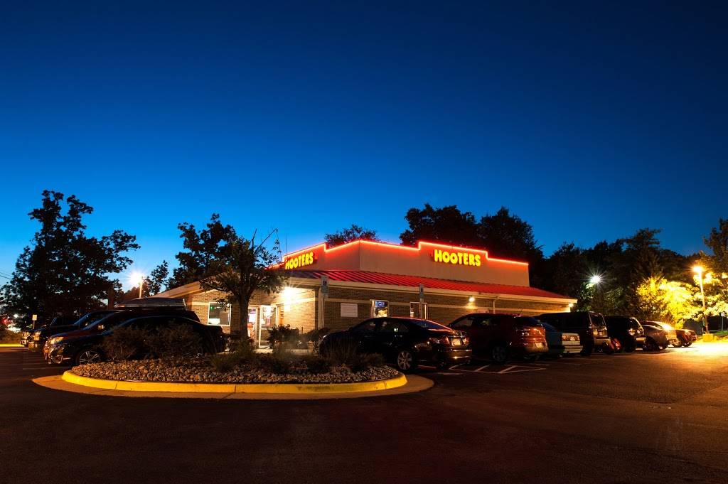 Hooters | restaurant | 2630 Prince William Pkwy, Woodbridge, VA 22192, USA | 7034901116 OR +1 703-490-1116