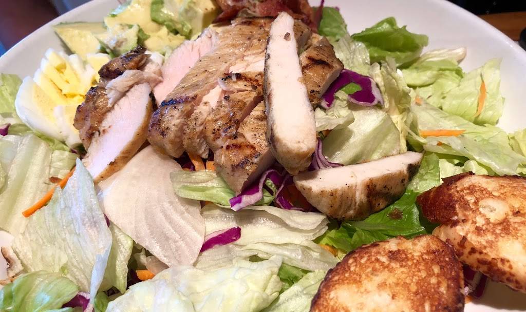 Red Robin Gourmet Burgers and Brews | restaurant | 5631 W Loop 1604 N, San Antonio, TX 78253, USA | 2105098200 OR +1 210-509-8200