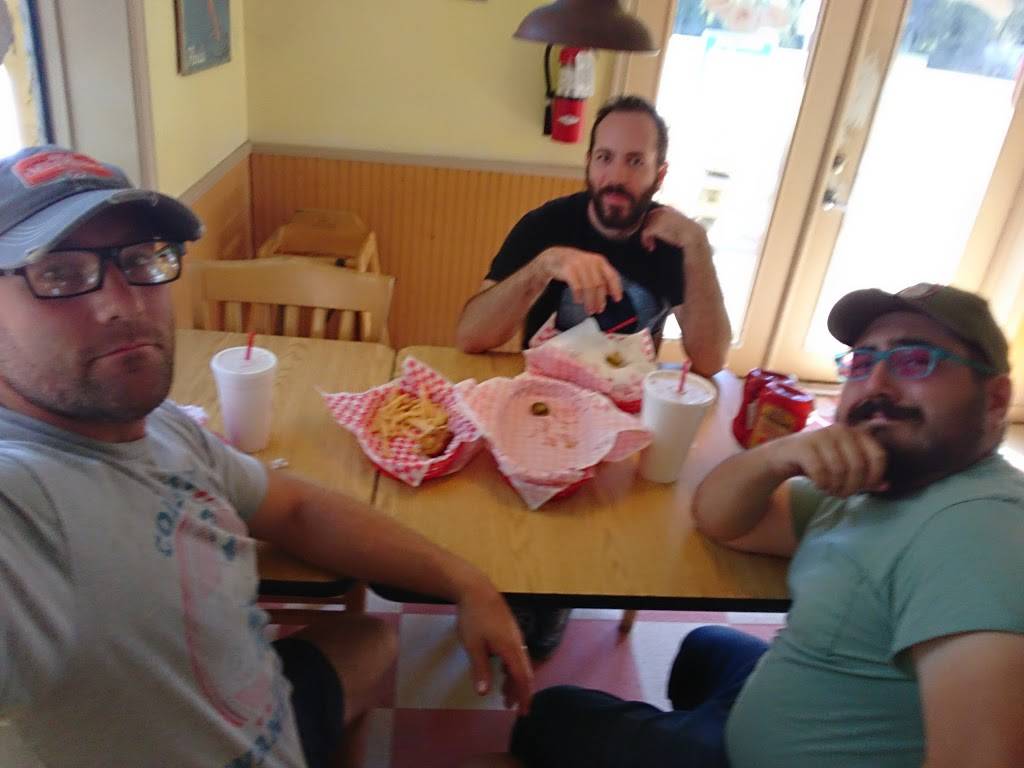 Chompers Diner | restaurant | 17951 US-19, Fanning Springs, FL 32693, USA | 3524638383 OR +1 352-463-8383