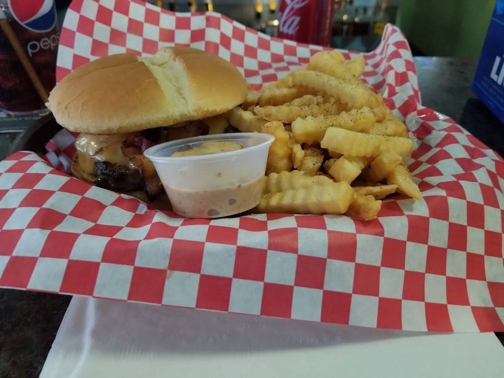 Charlies Place | restaurant | 2020 E Racine St, Janesville, WI 53545, USA | 6087569369 OR +1 608-756-9369