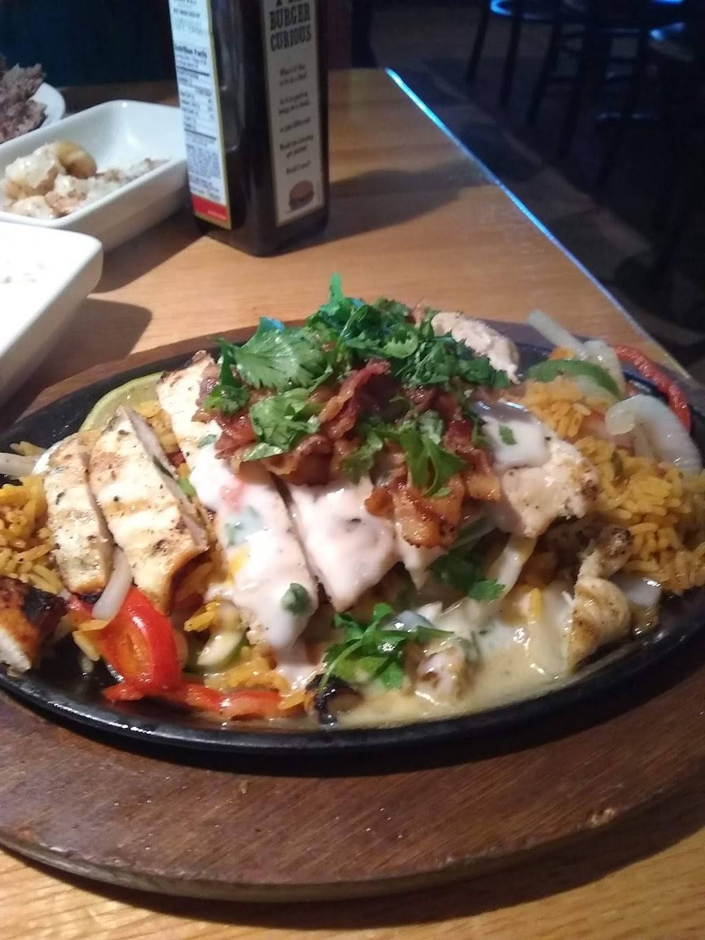 Applebees Grill + Bar | restaurant | 1921 Vaughn Rd, Wood River, IL 62095, USA | 6182581051 OR +1 618-258-1051