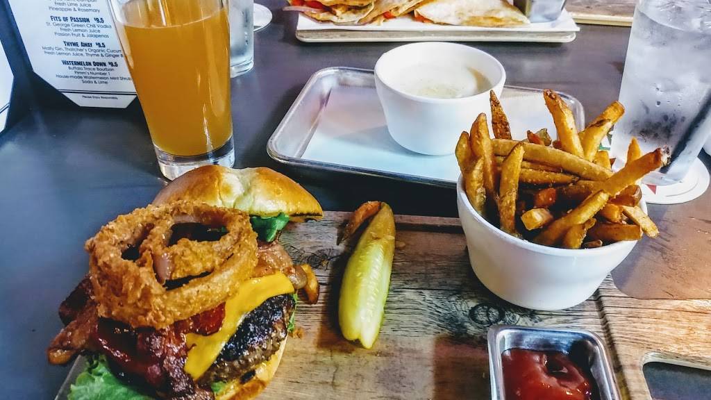 The Fat Rabbit Pub | restaurant | 16029 Tampa Palms Blvd W, Tampa, FL 33647, USA | 8132523004 OR +1 813-252-3004