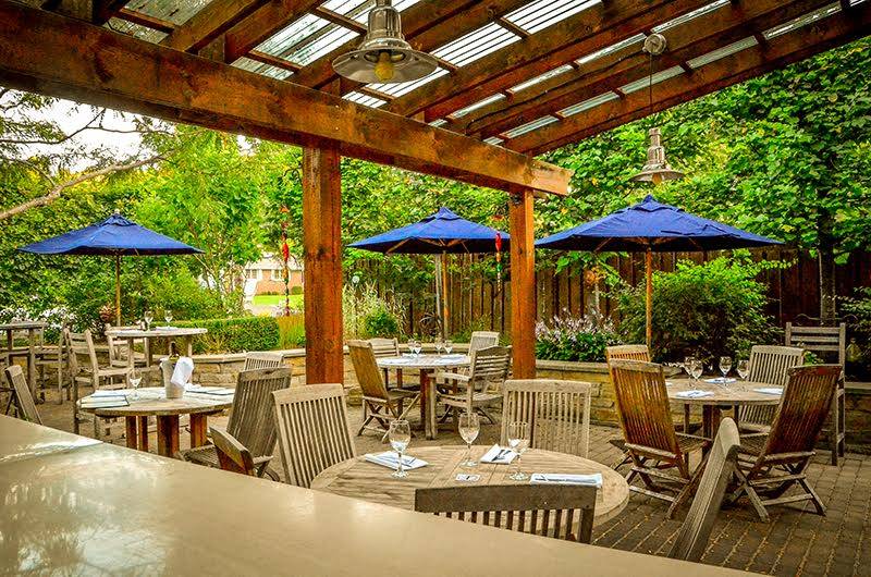 Lowville Bistro | restaurant | 6179 Guelph Line, Burlington, ON L7P 0A6, Canada | 9053350750 OR +1 905-335-0750