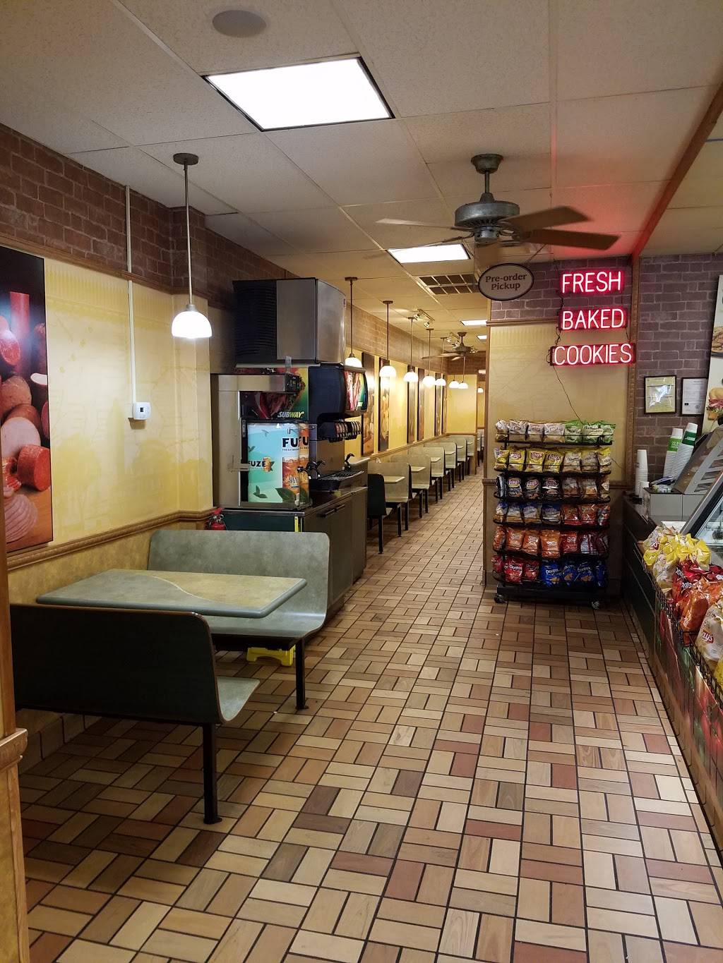 Subway Restaurants | restaurant | 25 Market Square, Knoxville, TN 37902, USA | 8655249446 OR +1 865-524-9446