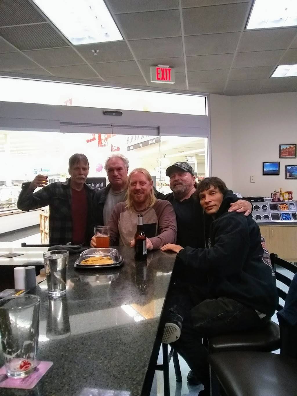 Hy-Vee Market Grille Express | restaurant | 2351 W Locust St, Davenport, IA 52804, USA | 5633231598 OR +1 563-323-1598