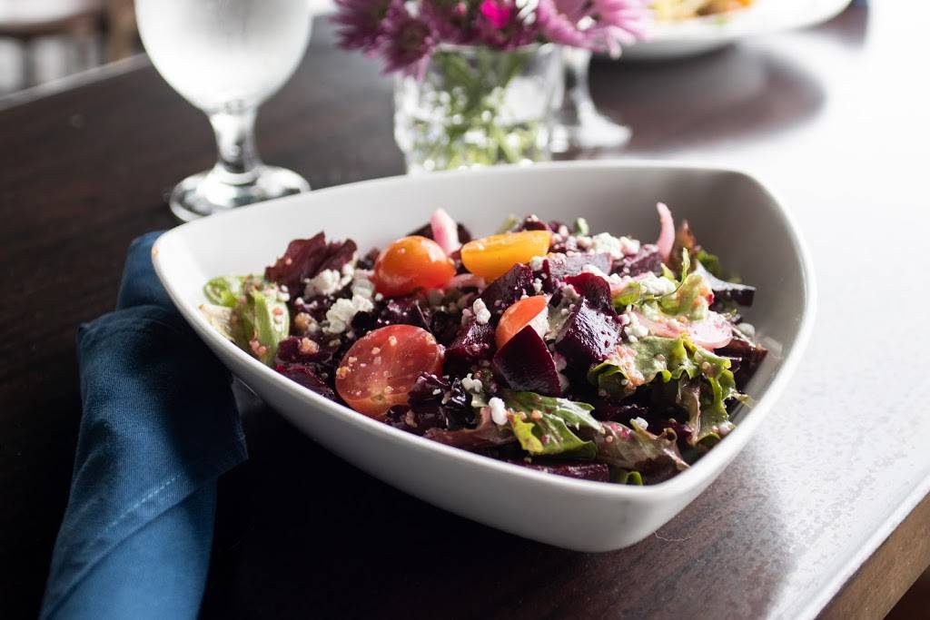 Bay Voyage Restaurant | restaurant | 150 Conanicus Ave, Jamestown, RI 02835, USA | 4015607979 OR +1 401-560-7979