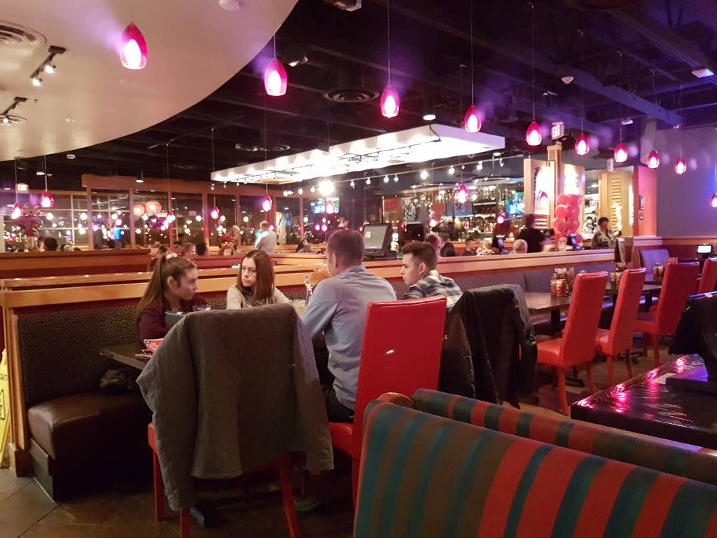 Red Robin Gourmet Burgers and Brews | restaurant | 4080 Maple Rd, Amherst, NY 14226, USA | 7168344100 OR +1 716-834-4100