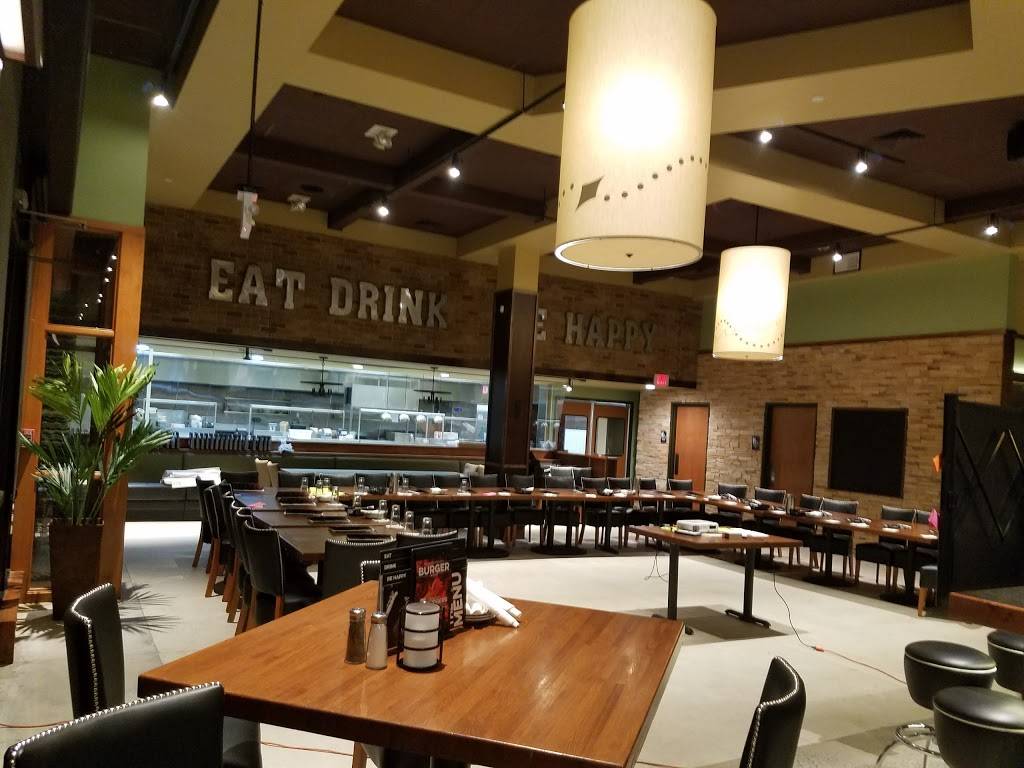 Bar Louie | night club | 15001 Potomac Town Pl #100, Woodbridge, VA 22191, USA | 5712988610 OR +1 571-298-8610