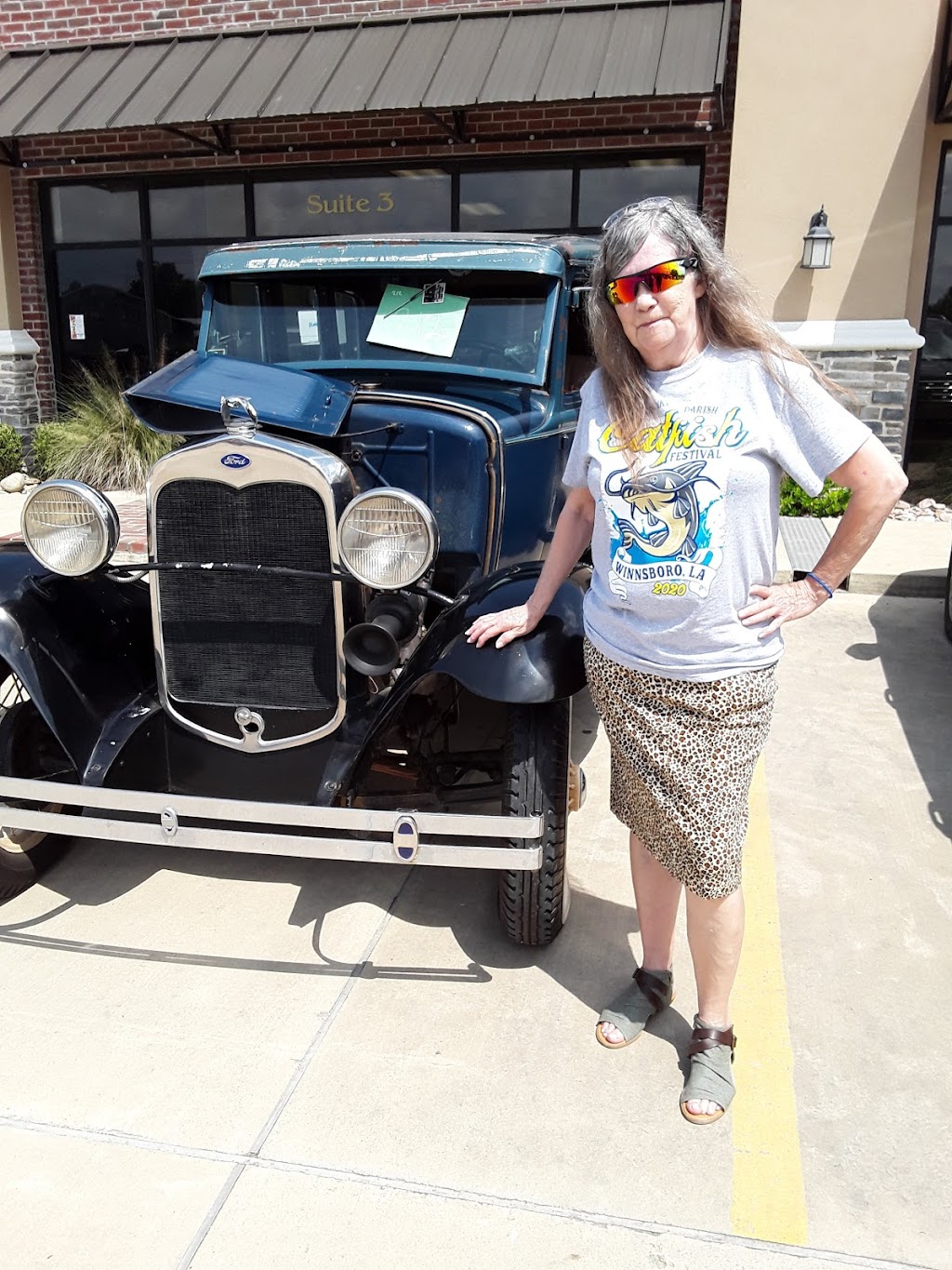 Mels diner + Shays crawfish shack | restaurant | 3639 Front St, Winnsboro, LA 71295, USA | 3183725573 OR +1 318-372-5573