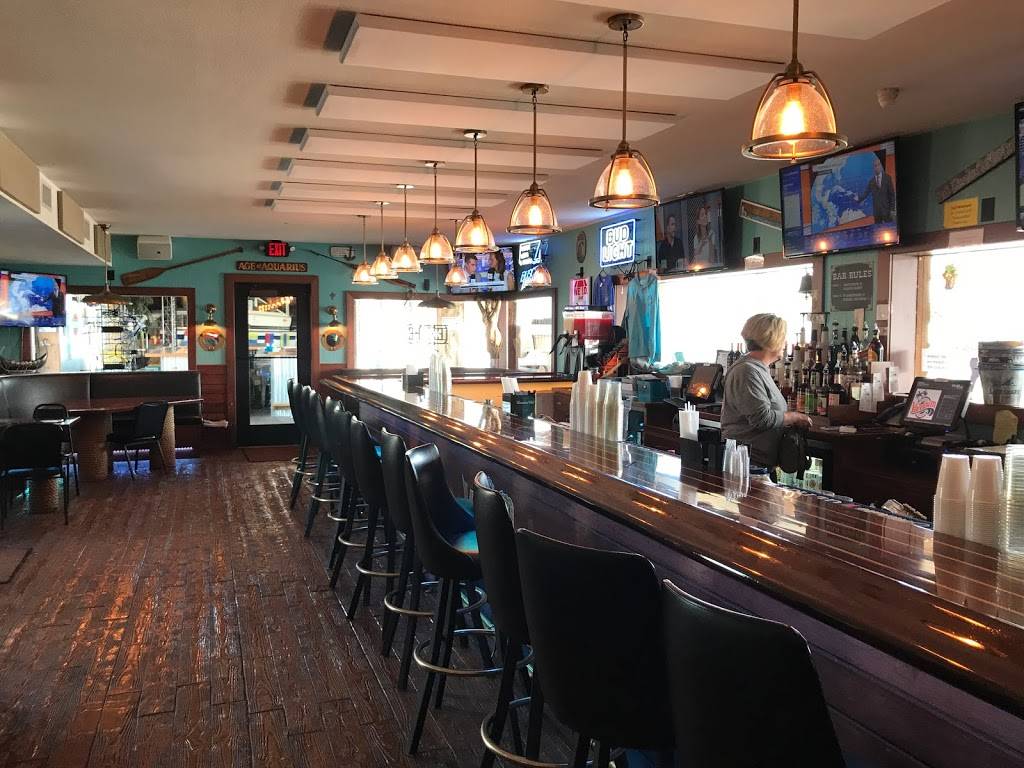 Yardarm Riverfront Bar & Grill | restaurant | 1201 Shiras Ave Ext, Dubuque, IA 52001, USA | 5635823653 OR +1 563-582-3653