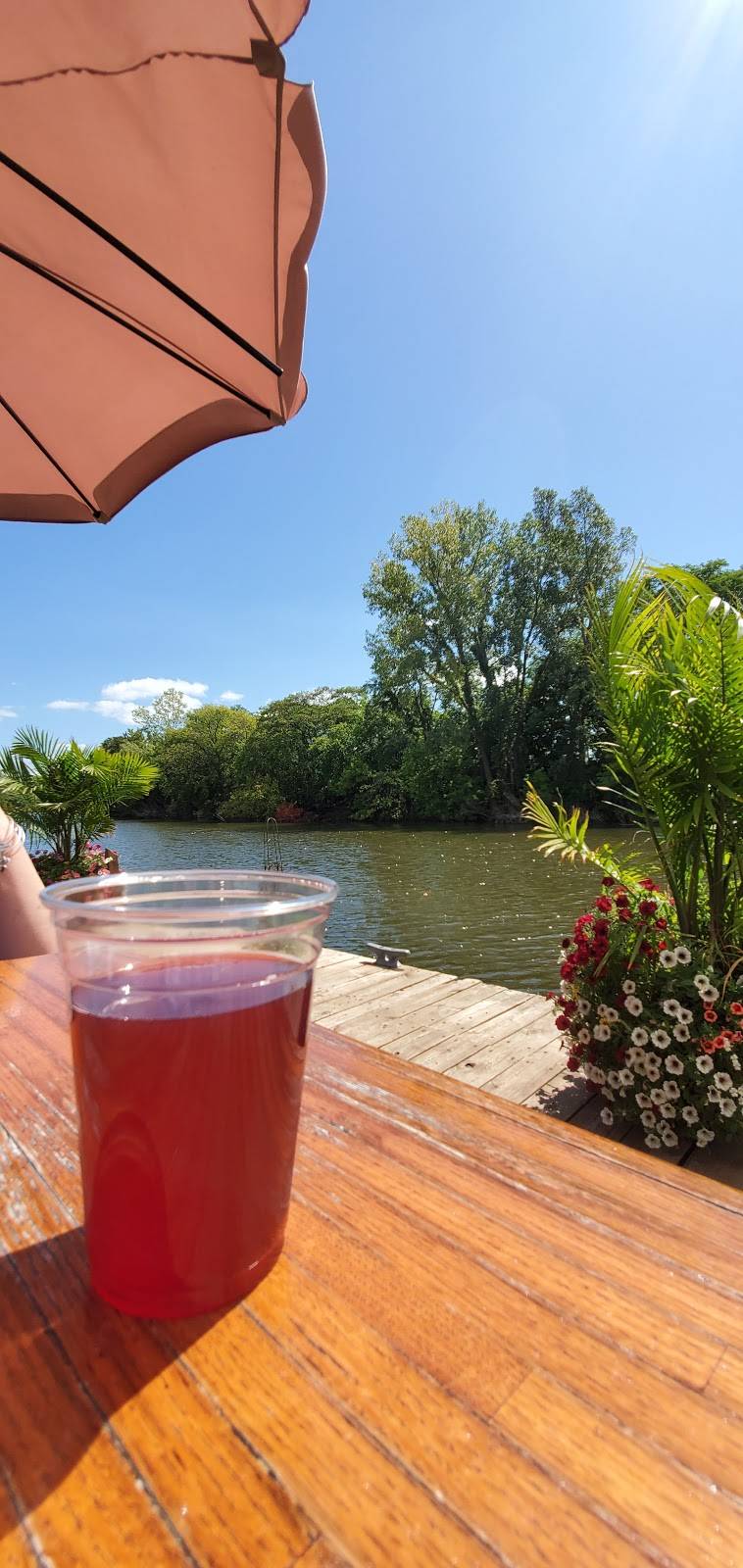 Octopus Beer Garden | restaurant | 152 N River Rd, Mt Clemens, MI 48043, USA | 5862211531 OR +1 586-221-1531