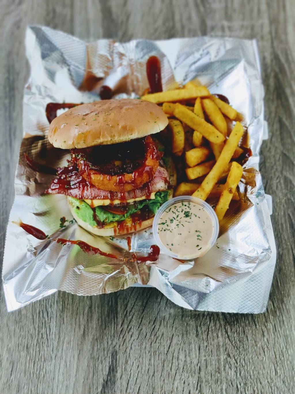 Cloud 9 Wings and More | restaurant | 6199 Griggs Rd, Houston, TX 77023, USA | 8329809464 OR +1 832-980-9464