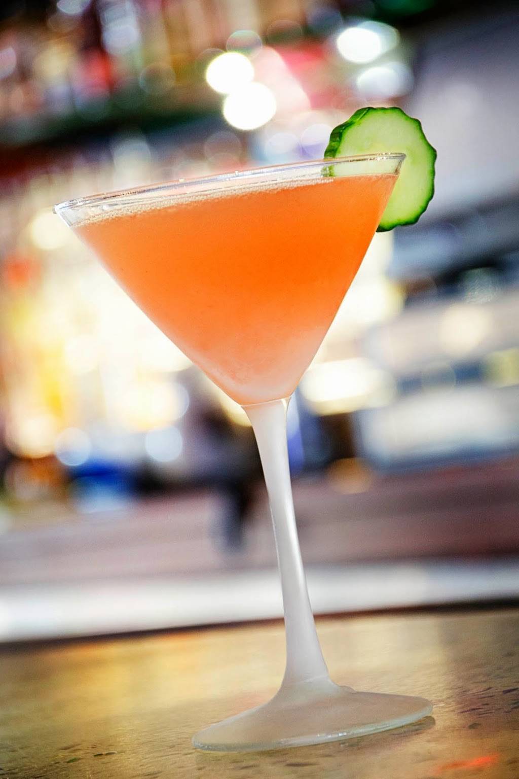 The Well Bar Grill and Rooftop | restaurant | 7421 Broadway, Kansas City, MO 64114, USA | 8163611700 OR +1 816-361-1700