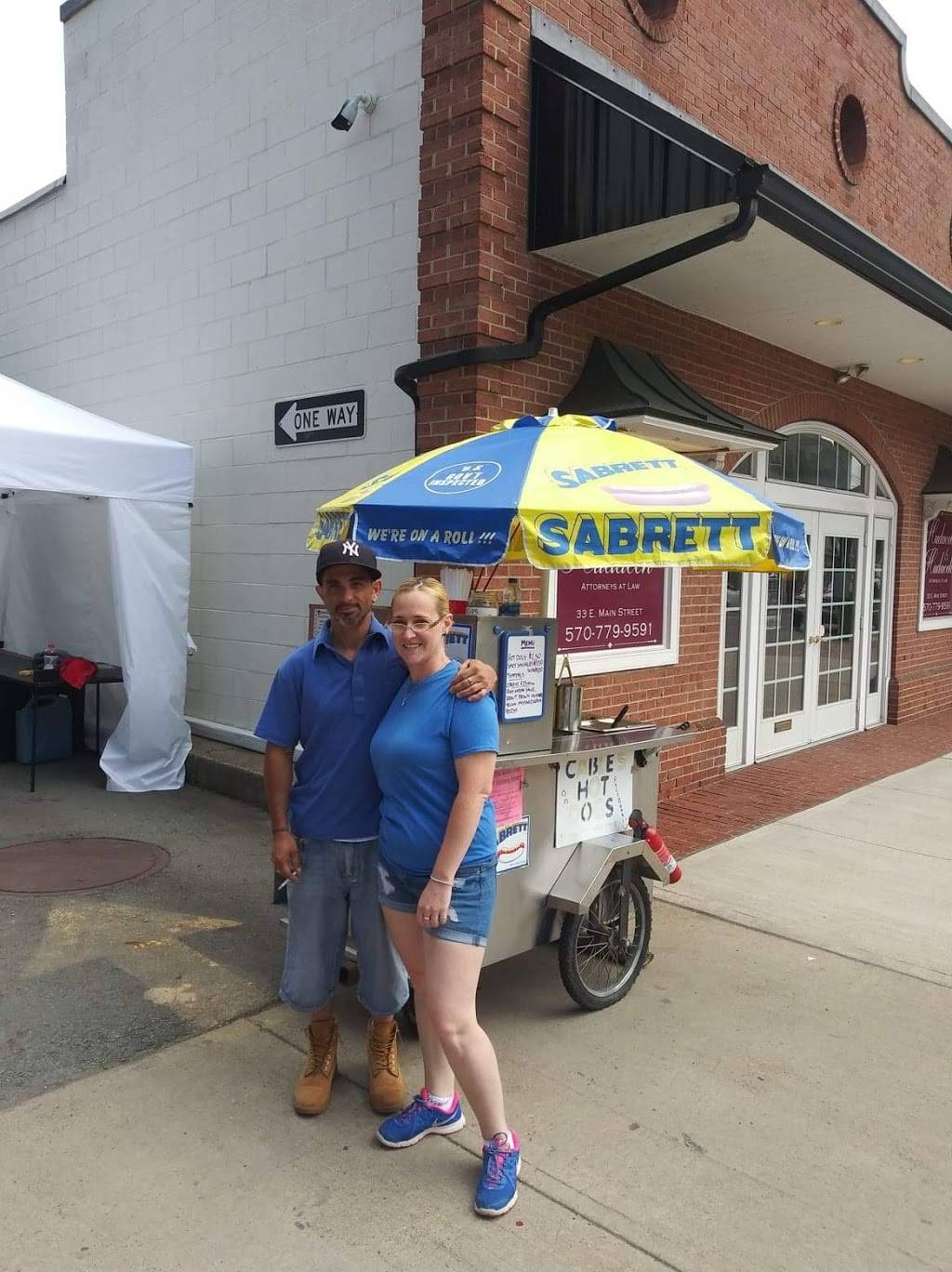 Cables Hot Dogs | restaurant | 25 W Main St, Plymouth, PA 18651, USA | 5705404134 OR +1 570-540-4134