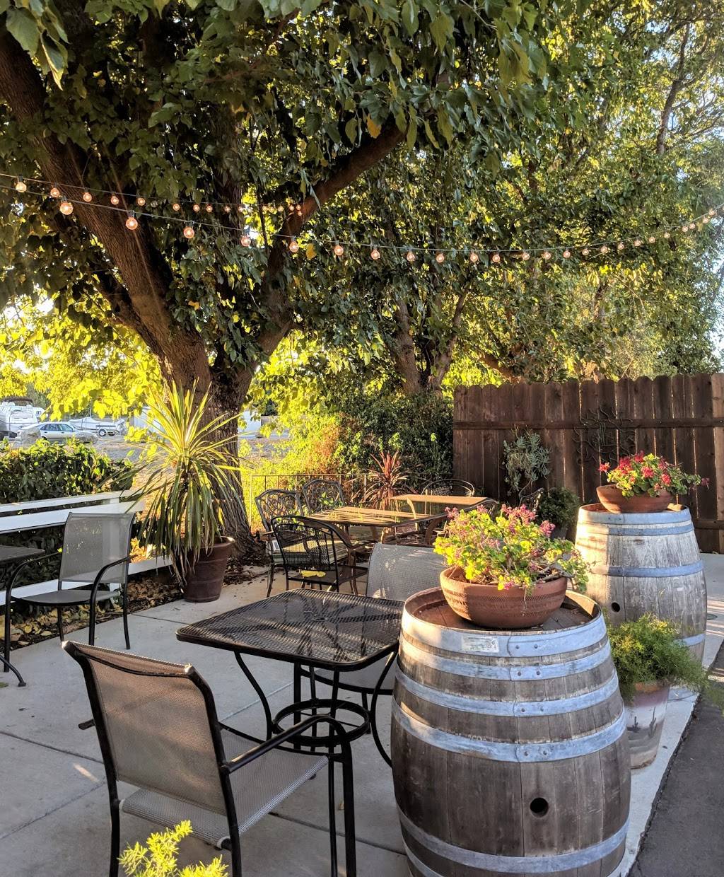 Tomats Restaurant | restaurant | 1123 Grant Ave, Winters, CA 95694, USA | 5307953404 OR +1 530-795-3404