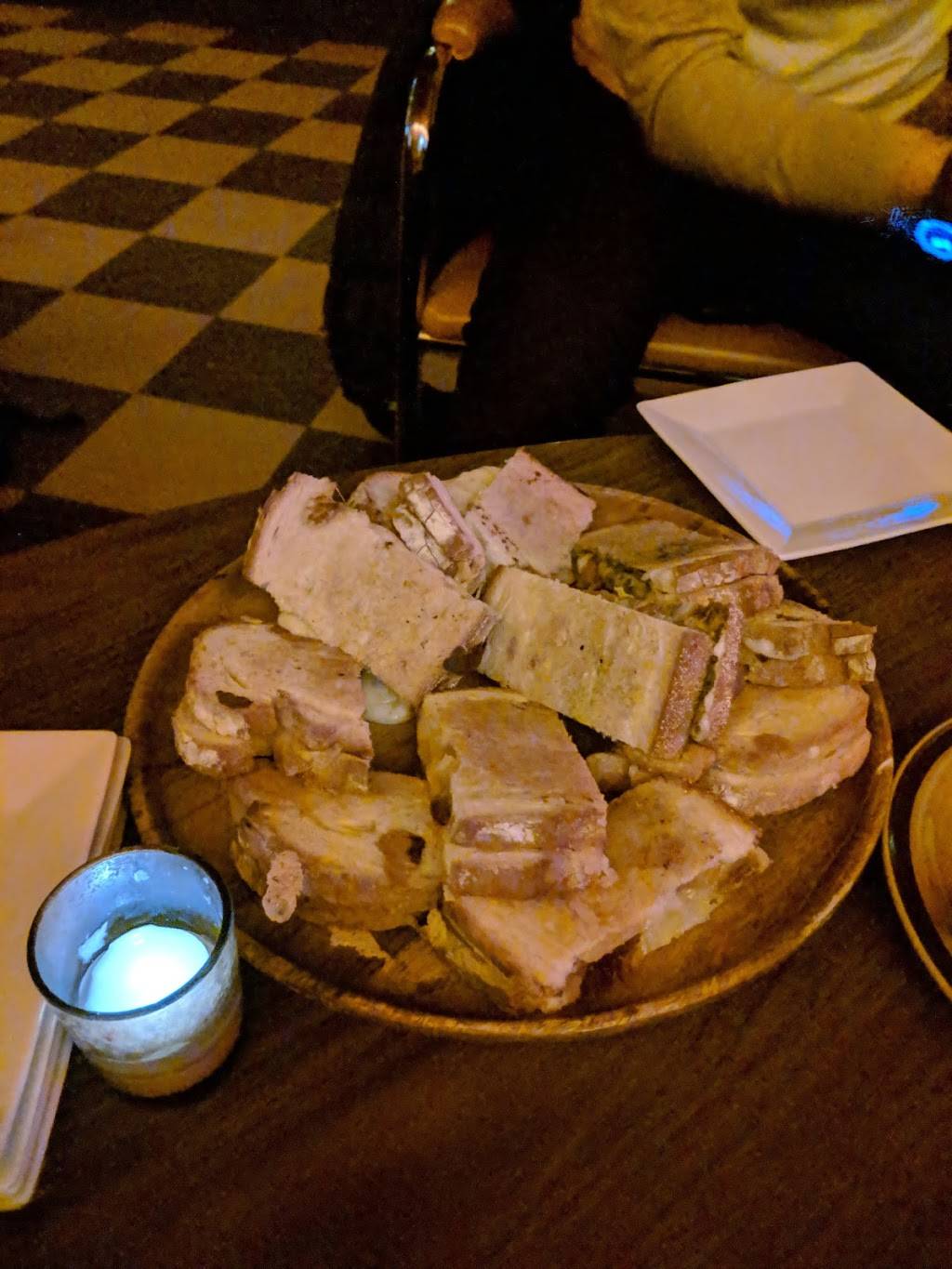 Blind Barber | night club | 948 W Fulton Market, Chicago, IL 60607, USA | 3124059929 OR +1 312-405-9929