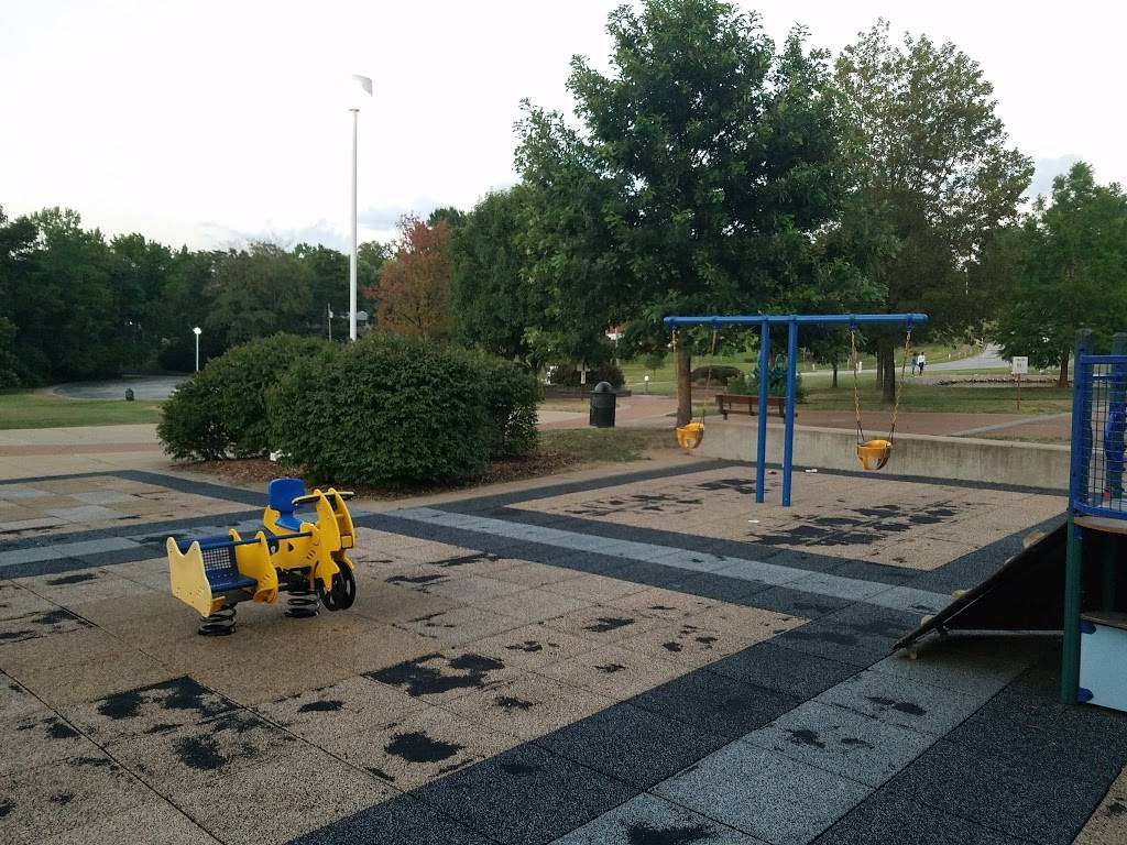 Vlasis Park | restaurant | 300 Park Dr, Ballwin, MO 63011, USA | 6362278950 OR +1 636-227-8950