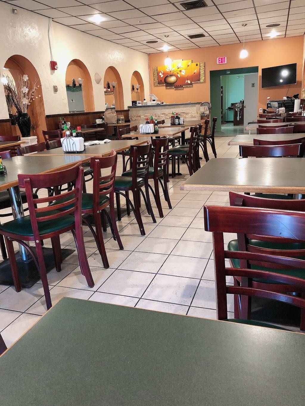 Kravin Pho | restaurant | 1999 Park St, Hartford, CT 06106, USA | 8609045375 OR +1 860-904-5375