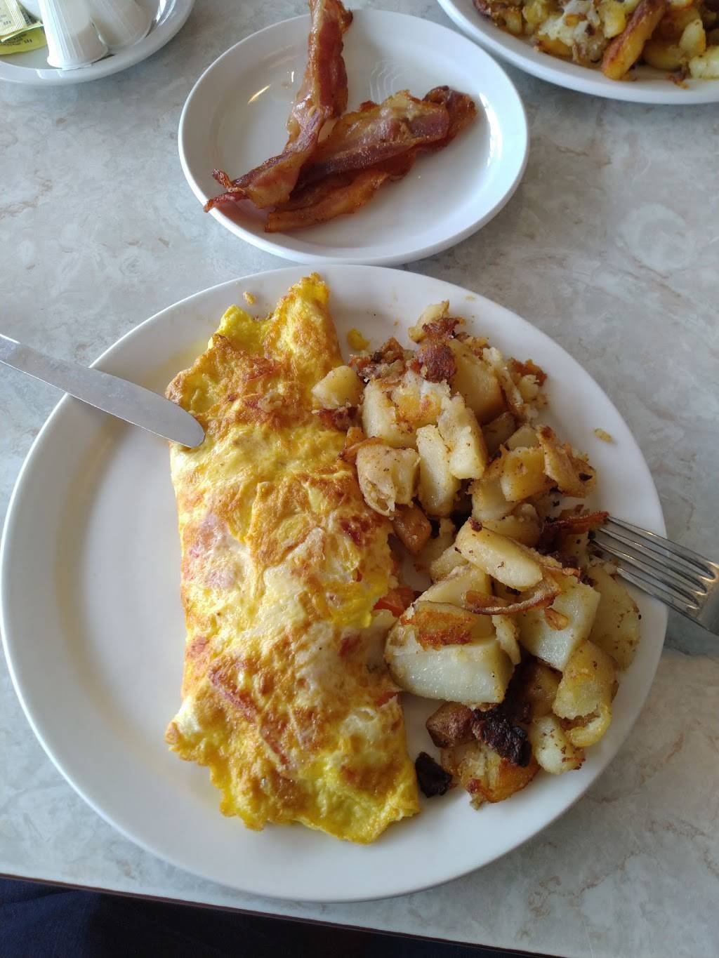 Del-Mar Restaurant | restaurant | 1677 Dundas St, London, ON N5W 3C6, Canada | 5194516120 OR +1 519-451-6120