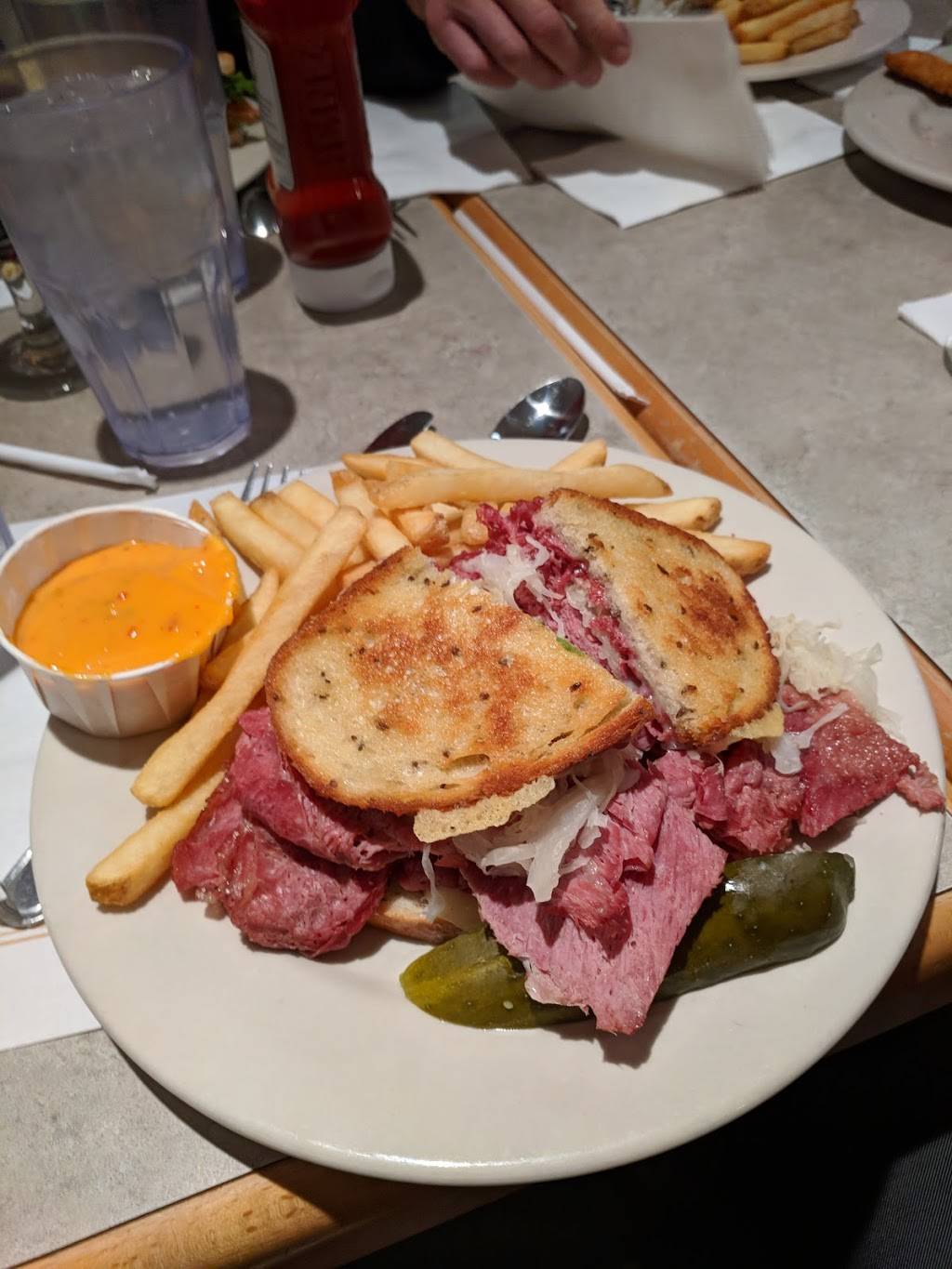 My Friends Restaurant | restaurant | 11616 Detroit Ave, Cleveland, OH 44102, USA | 2162212575 OR +1 216-221-2575