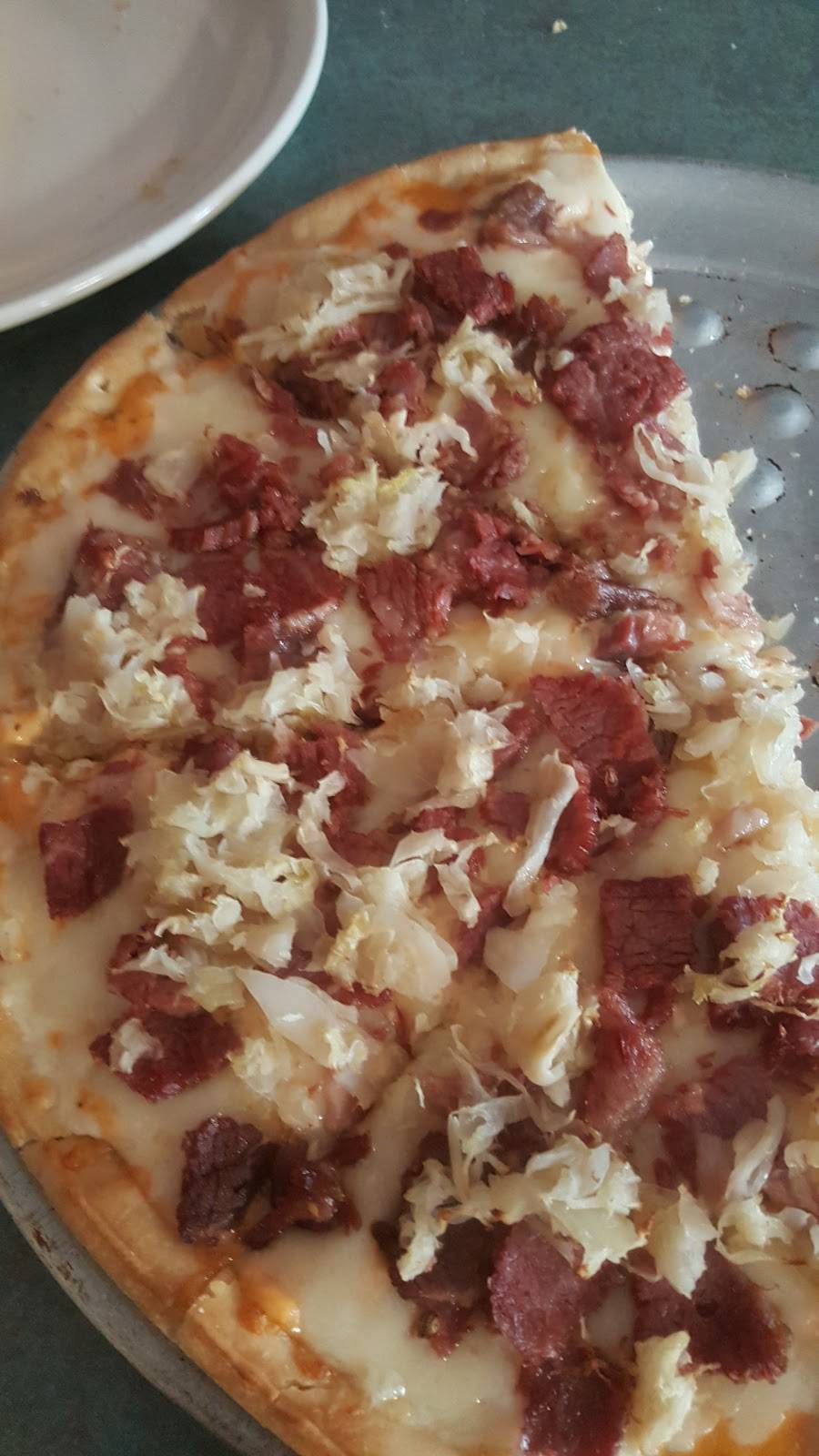 Razzles | restaurant | 27128 Bagley Rd, Olmsted Falls, OH 44138, USA | 4402353663 OR +1 440-235-3663