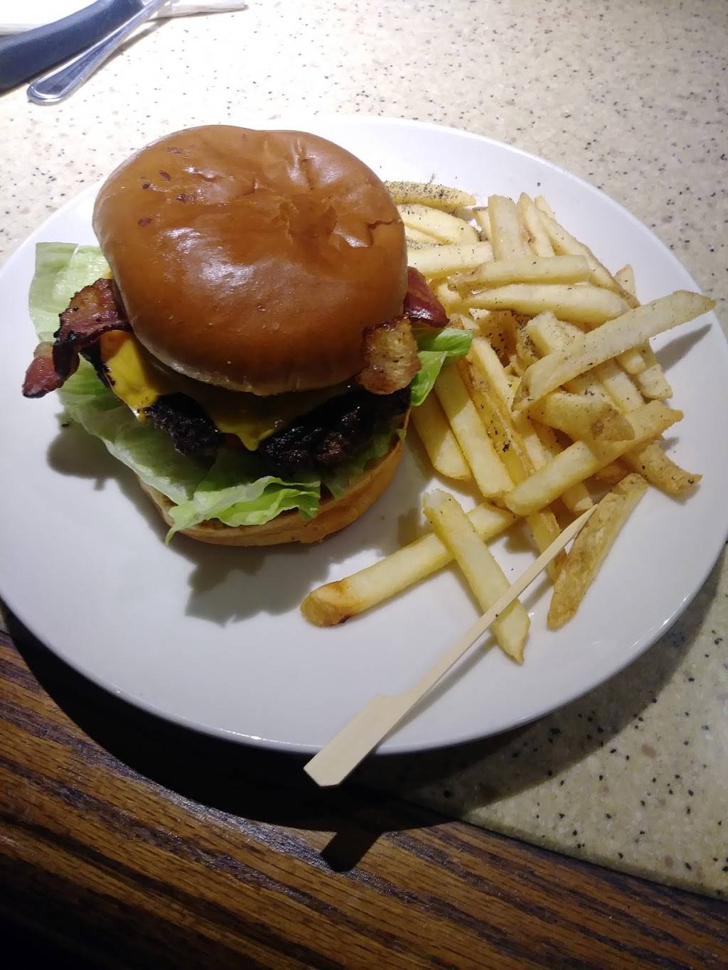 Applebees Grill + Bar | restaurant | 815 Industrial Blvd, McDonough, GA 30253, USA | 6784323023 OR +1 678-432-3023