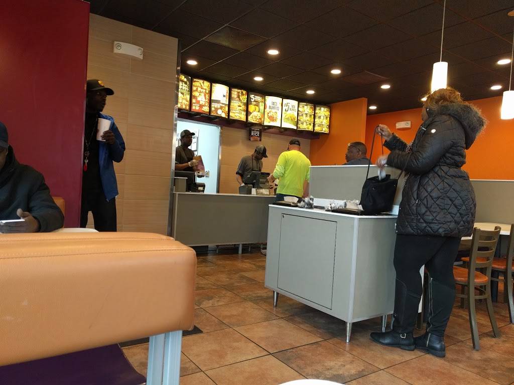 Taco Bell | meal takeaway | 2210 W Wisconsin Ave, Milwaukee, WI 53233, USA | 4143447778 OR +1 414-344-7778