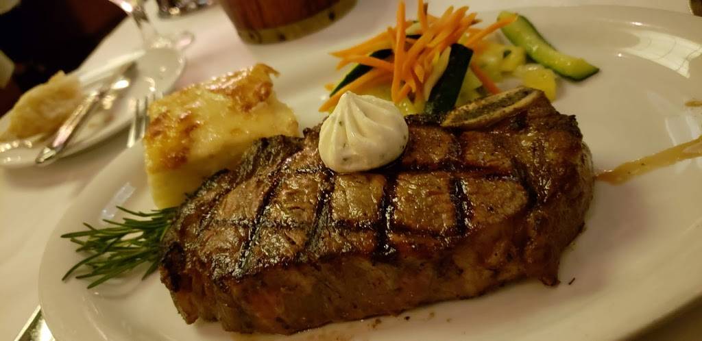 Harris | restaurant | 2100 Van Ness Ave, San Francisco, CA 94109, USA | 4156731888 OR +1 415-673-1888