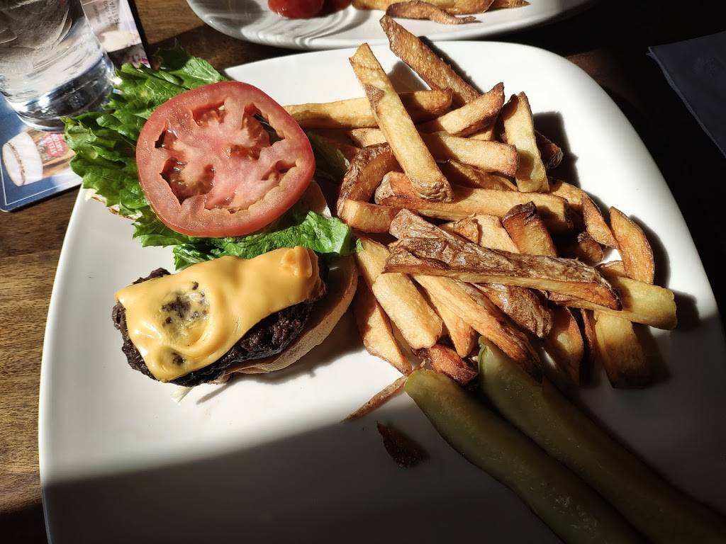 King Eiders Pub | restaurant | 2 Elm St, Damariscotta, ME 04543, USA | 2075636008 OR +1 207-563-6008