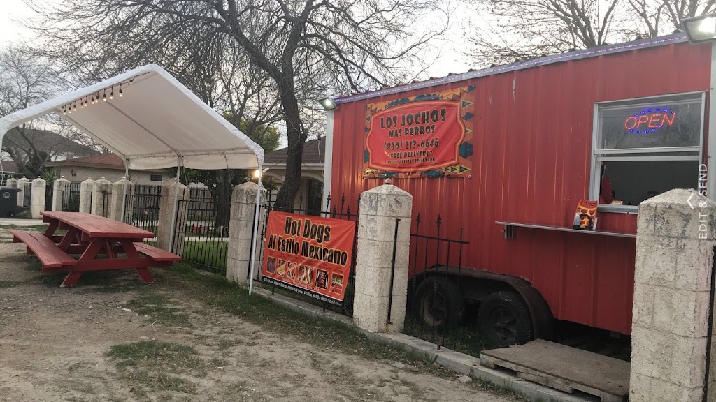 Los Jochos Mas Perros | restaurant | 1605 Los Quintas Blvd, Eagle Pass, TX 78852, USA | 8302136646 OR +1 830-213-6646