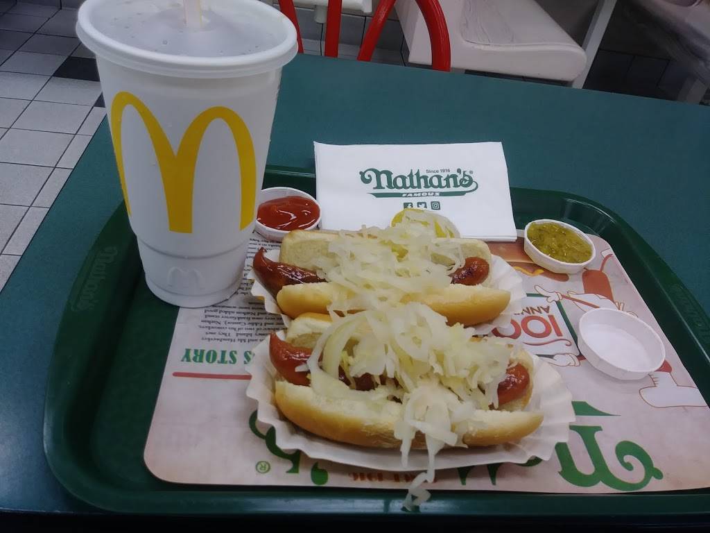 Nathans Famous | restaurant | 5424 Kings Plaza, Brooklyn, NY 11234, USA | 7182090806 OR +1 718-209-0806