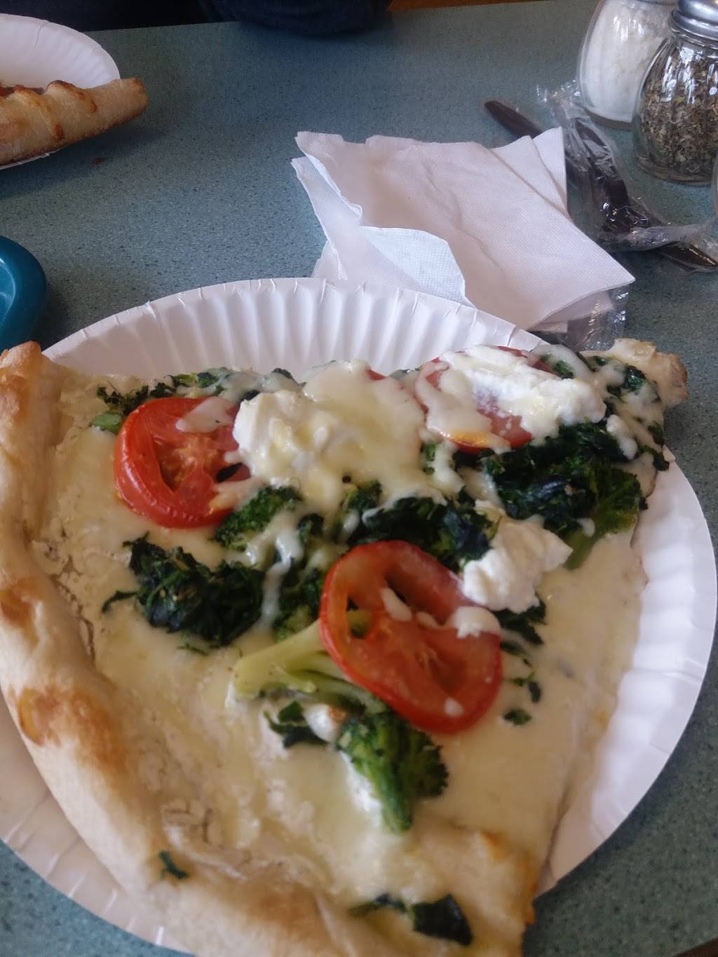 Bravo Pizza | meal takeaway | 2313 Pottstown Pike, Pottstown, PA 19465, USA | 6104692500 OR +1 610-469-2500