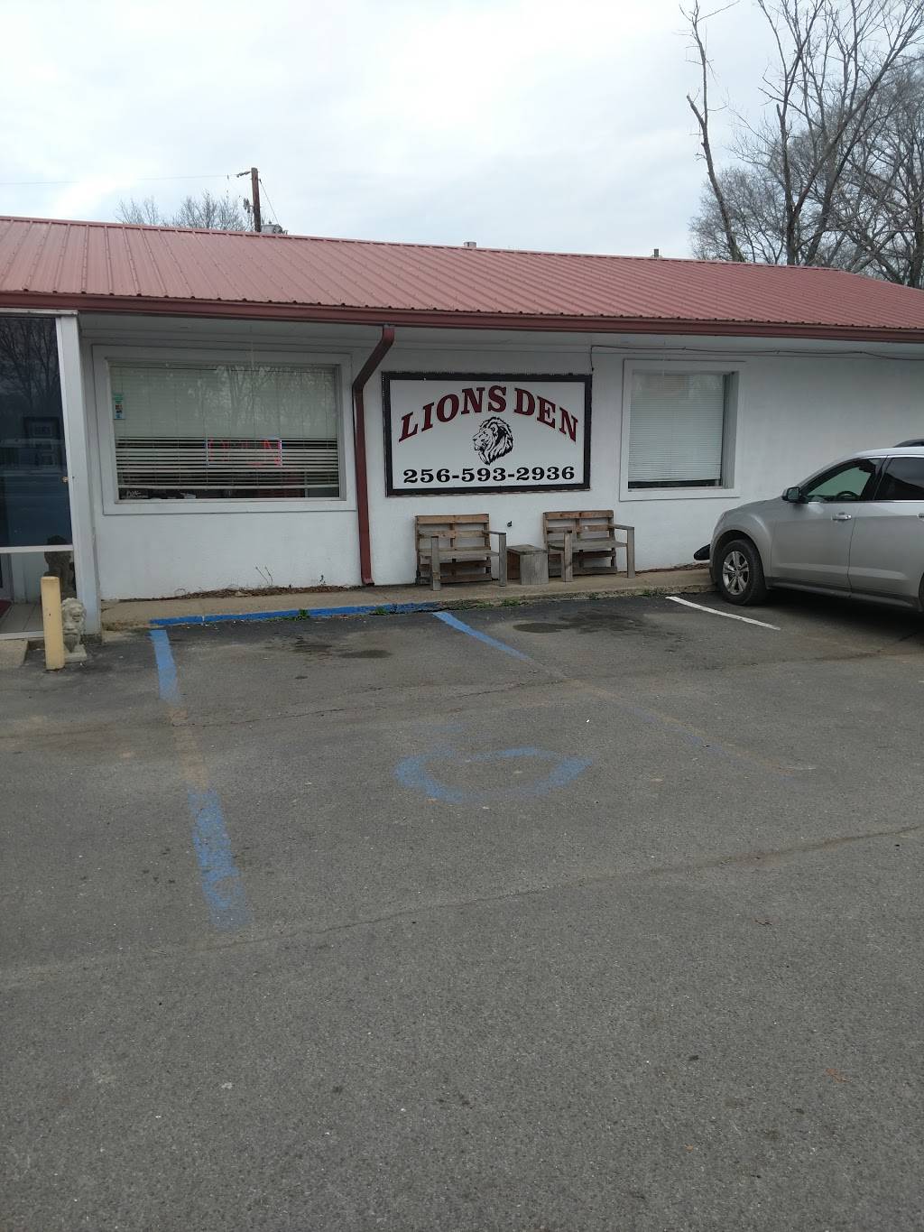 Sardis Lions Den | restaurant | 1075 Sardis Dr, Boaz, AL 35956, USA | 2565932936 OR +1 256-593-2936