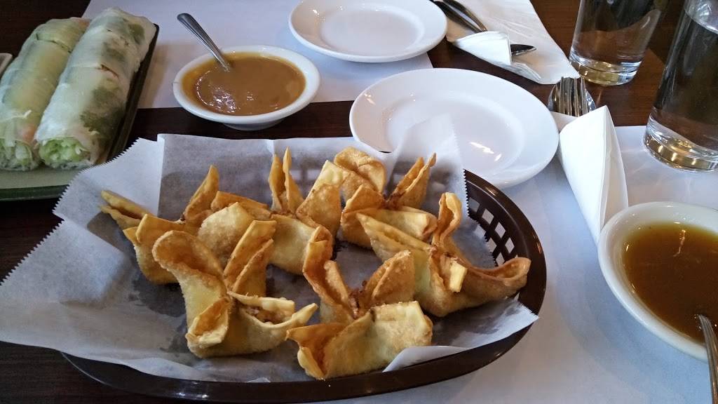 The Elephant Cafe | restaurant | 1505 N Farwell Ave, Milwaukee, WI 53202, USA | 4142209322 OR +1 414-220-9322