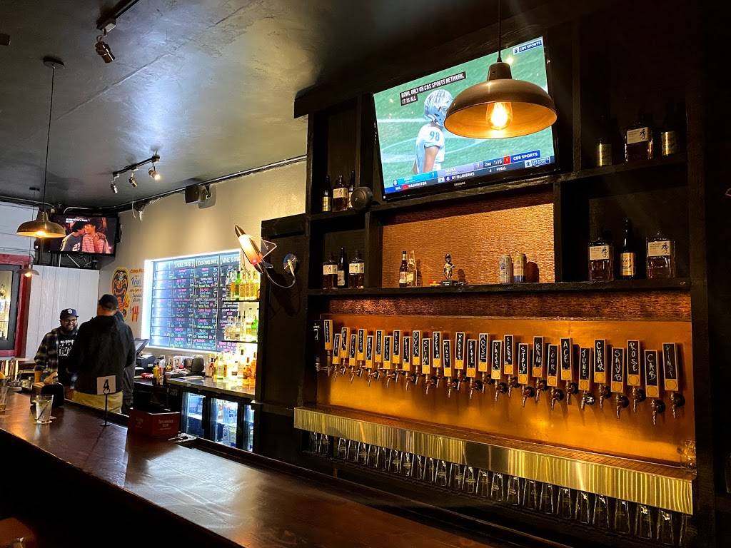 Bottle Rocket Bar and Grill | restaurant | 805 16th St, San Diego, CA 92101, USA | 6195397372 OR +1 619-539-7372