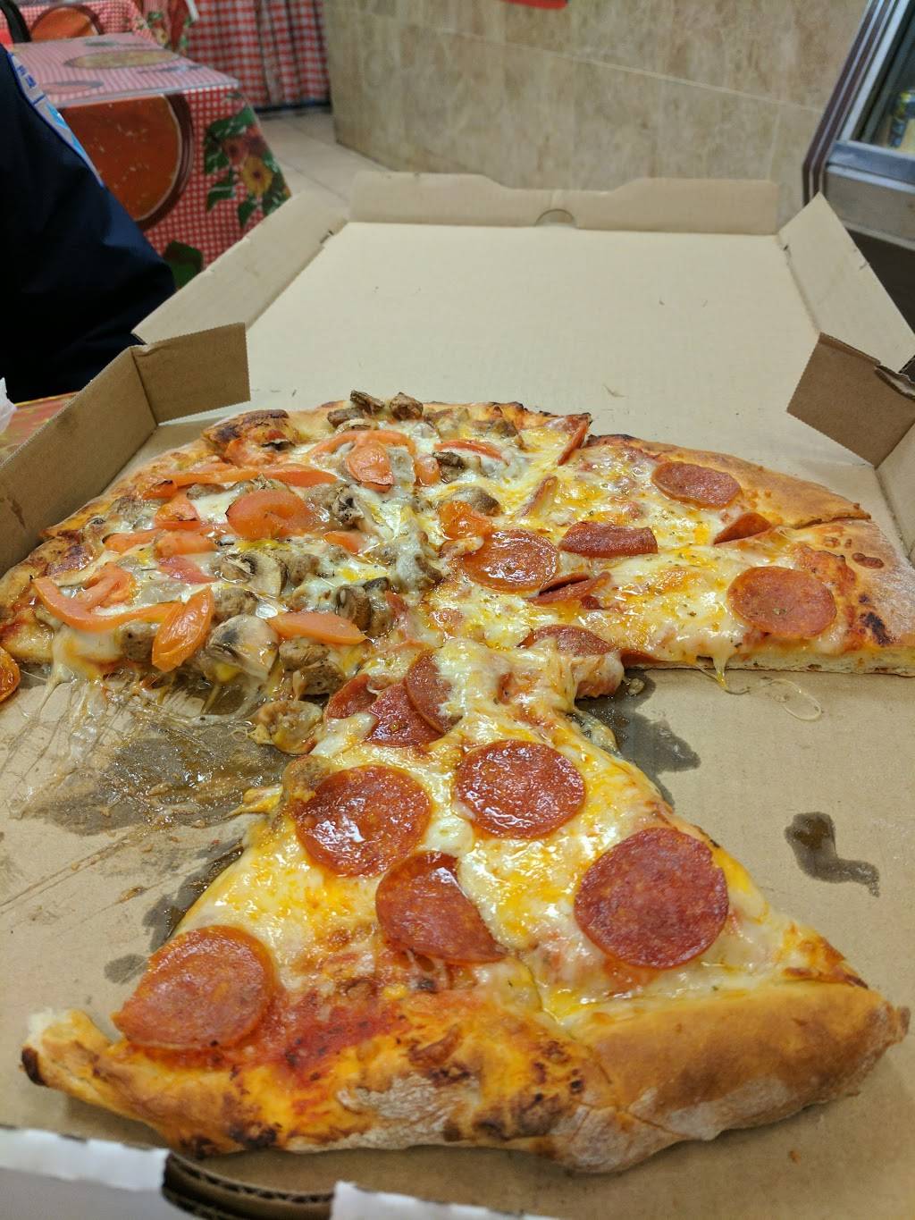 Philipos Pizza & Pasta | restaurant | 1206 Pacific Coast Hwy, Harbor City, CA 90710, USA | 3105170445 OR +1 310-517-0445