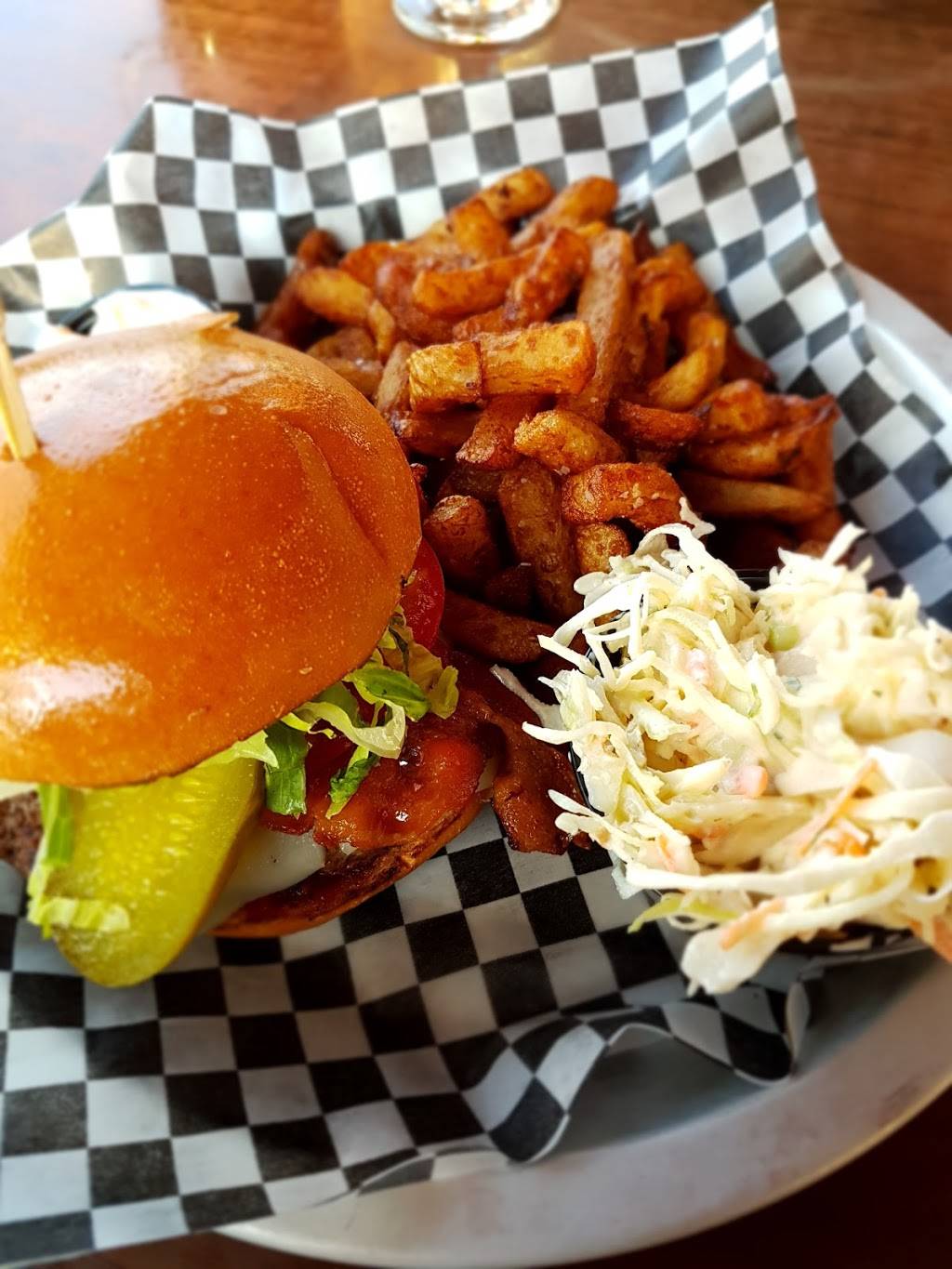 Pub Phoenix ste-Julie | restaurant | 1970 Rue Léonard-de-Vinci, Sainte-Julie, QC J3E 1Y8, Canada | 4509222725 OR +1 450-922-2725