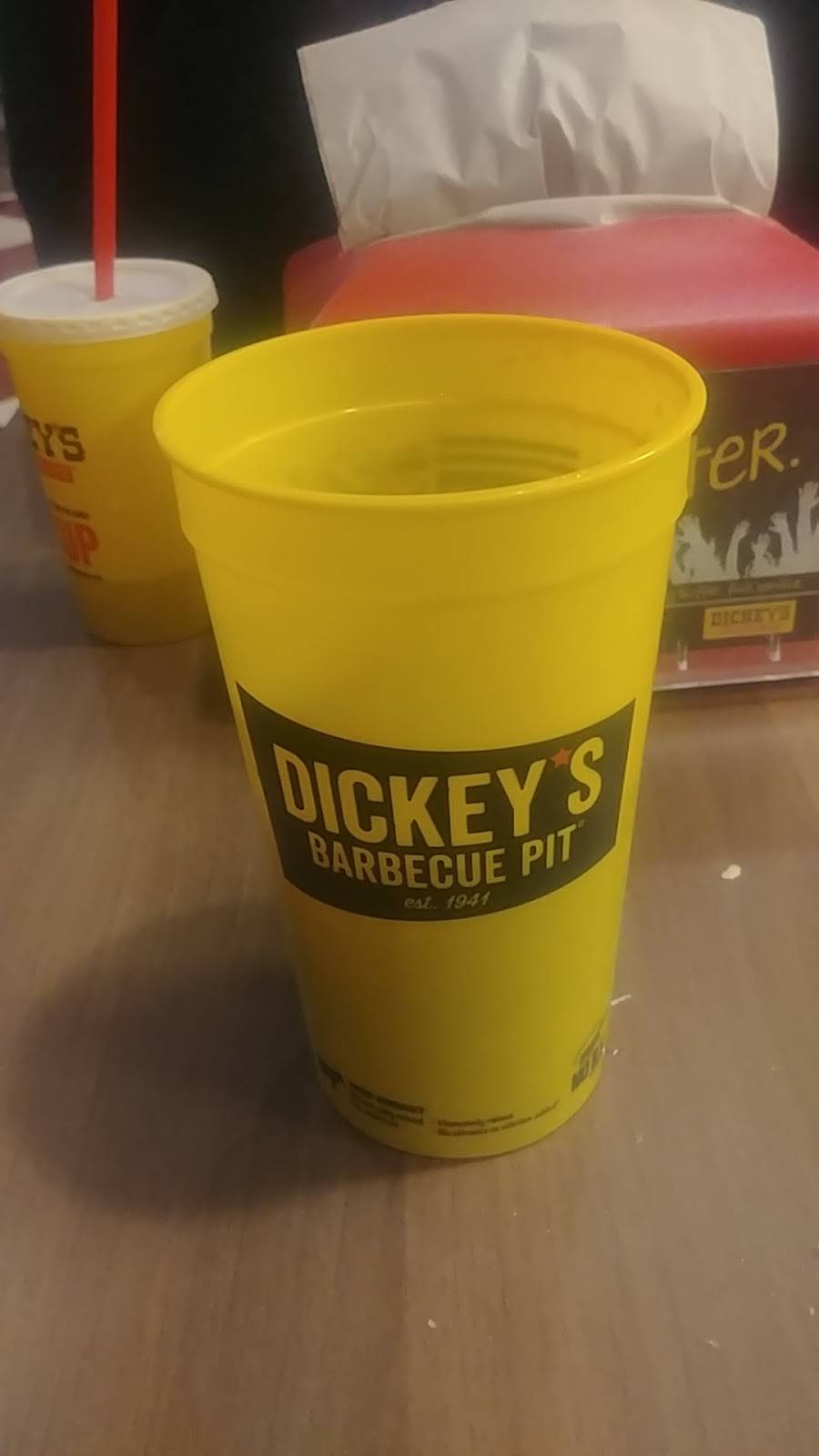 Dickeys Barbecue Pit | restaurant | 2719 Calumet Dr, Sheboygan, WI 53083, USA | 9207836789 OR +1 920-783-6789