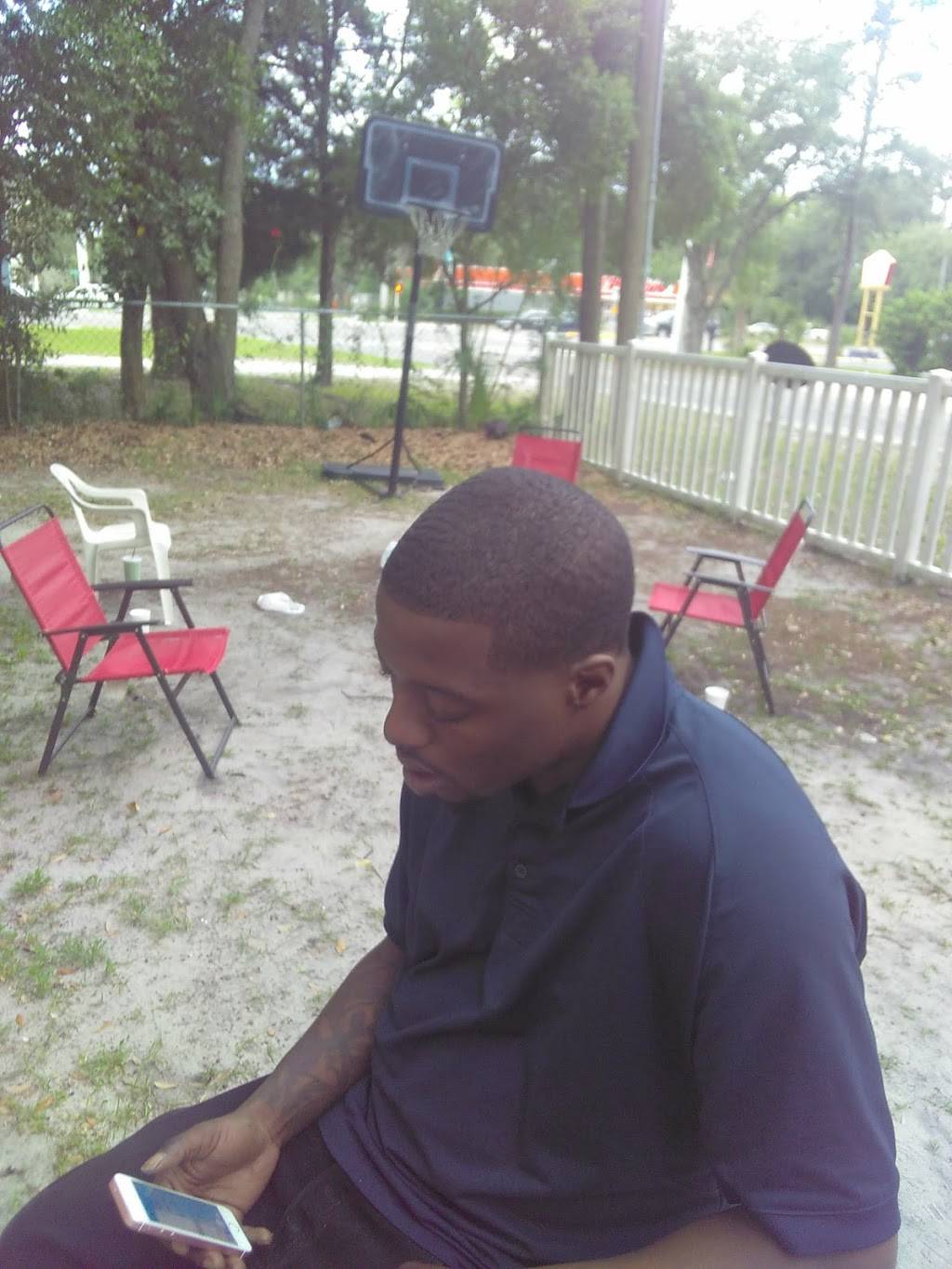 Hook Fish & Chicken | restaurant | 1340 E University Ave, Gainesville, FL 32641, USA | 3525050300 OR +1 352-505-0300