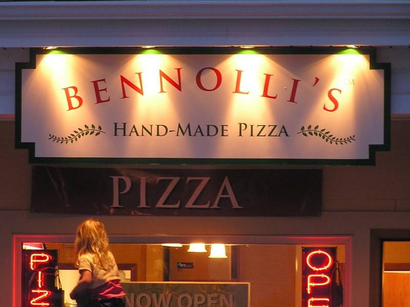 Bennollis Pizza | restaurant | 615 Main St, Delafield, WI 53018, USA | 2626461016 OR +1 262-646-1016