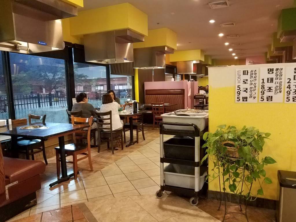 Woori Village | restaurant | 8526 W Golf Rd, Niles, IL 60714, USA | 8479668990 OR +1 847-966-8990