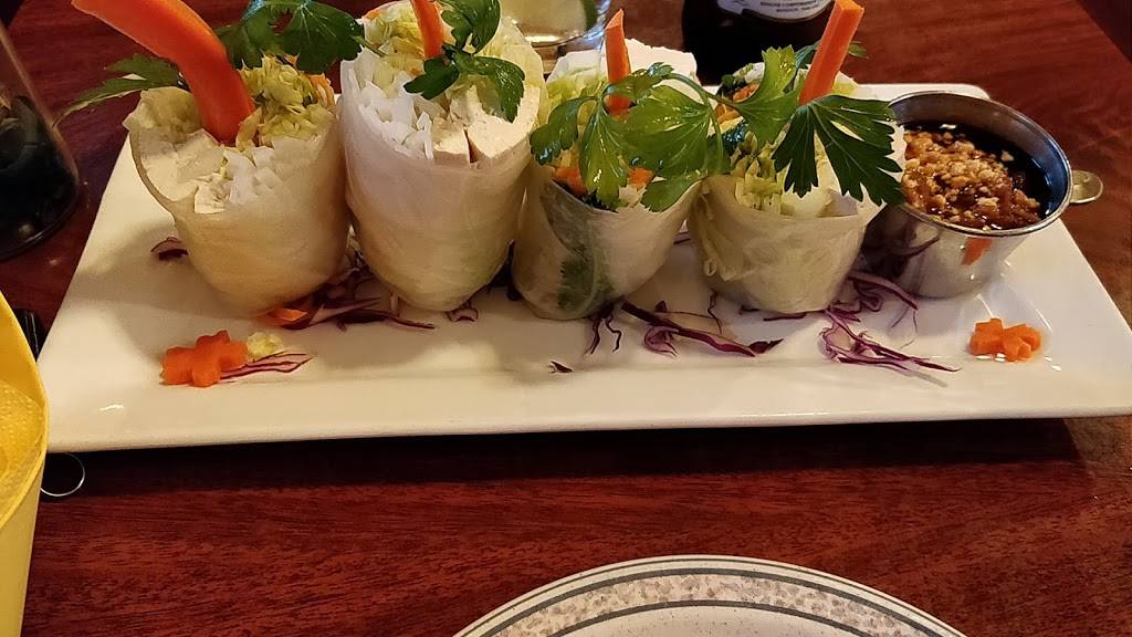 Thai Basil Signature | restaurant | 4221 E Chandler Blvd #106, Phoenix, AZ 85048, USA | 4807046013 OR +1 480-704-6013